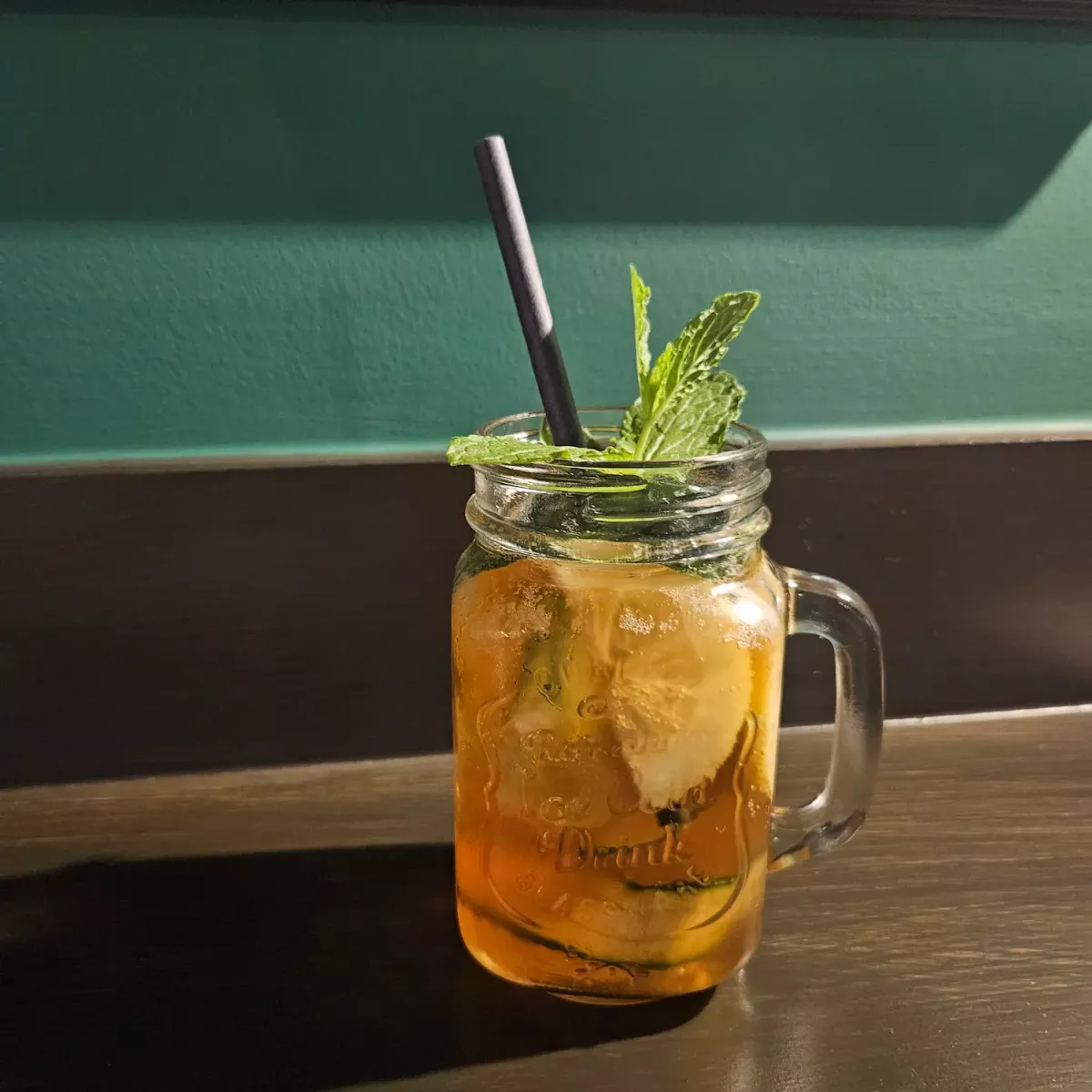 Refreshing citrus and mint mocktail served at Brady’s Irish Bar in Carvoeiro